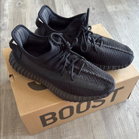 Yzy 350 v2 boost adidas - black